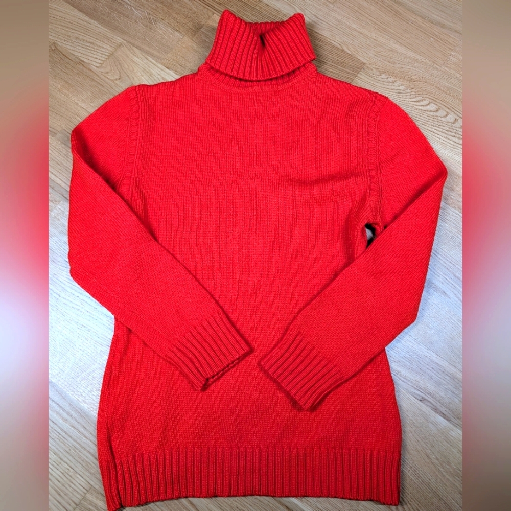 Theory 100% wool red turtleneck